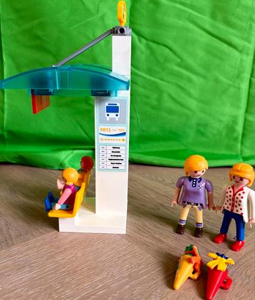 Playmobil Bushalte met Figuren beschikbaar voor biedingen