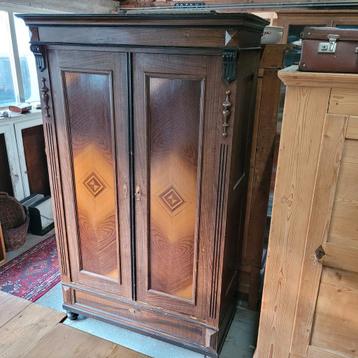 Brocante vintage oude tweedeurskast demontabel kledingkast  beschikbaar voor biedingen