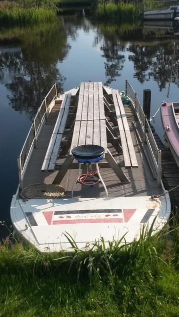 Praam Partyboot. beschikbaar voor biedingen