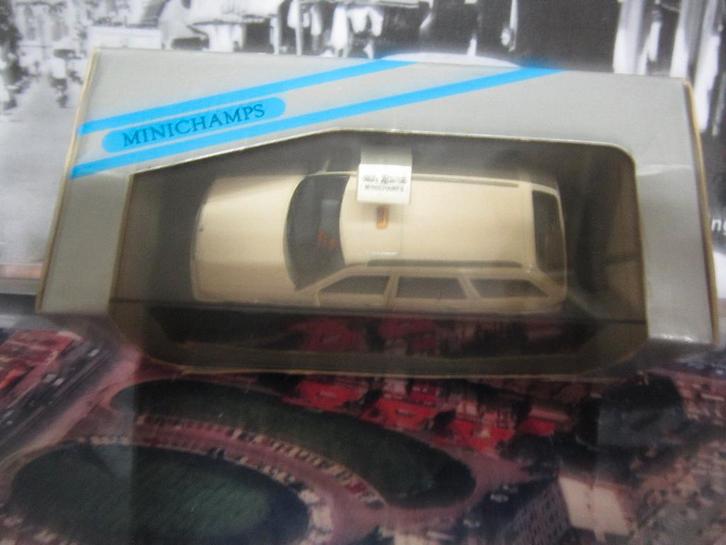 MERCEDES-BENZ 250 TD TAXI BREAK, Hobby en Vrije tijd, Modelauto's | 1:43, Nieuw, Auto, MiniChamps, Ophalen of Verzenden