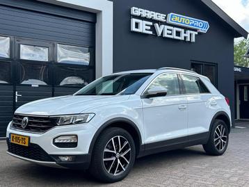 Volkswagen T-Roc 1.5 TSI 150pk Sport Carplay/Trekhaak beschikbaar voor biedingen