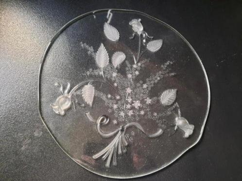 taartschaal - serveerschaal . Scandinavisch glas ~vintage ~, Huis en Inrichting, Keuken | Servies, Gebruikt, Glas, Ophalen of Verzenden