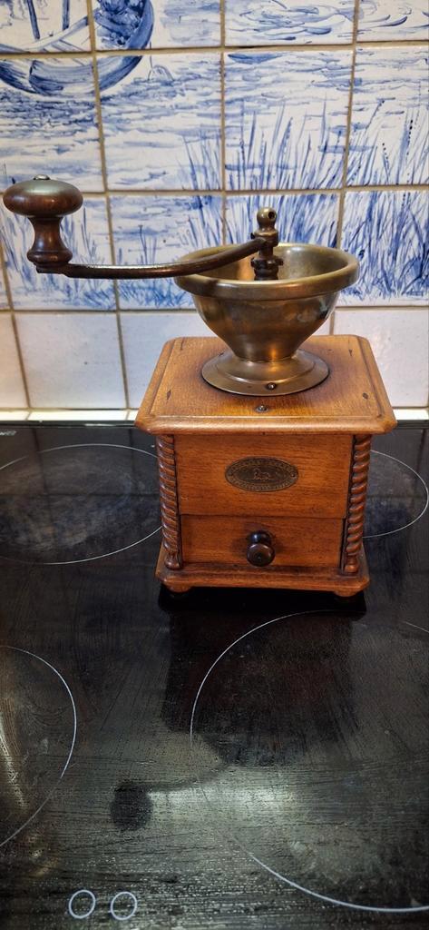 Koffiemolen Peugeot Freres uit de jaren 1920 in mooie staat!, Antiek en Kunst, Antiek | Keukenbenodigdheden, Ophalen of Verzenden