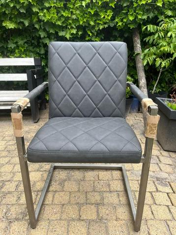 Stoelen NIEUW beschikbaar voor biedingen