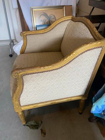Antieke fauteuil opknapper beschikbaar voor biedingen