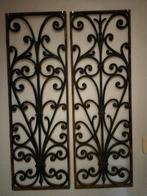 2 antieke smeedijzeren deur- sierroosters, Ophalen