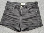 Bershka korte spijkerbroek short maat M, Ophalen of Verzenden, Zo goed als nieuw, Blauw, W28 - W29 (confectie 36)