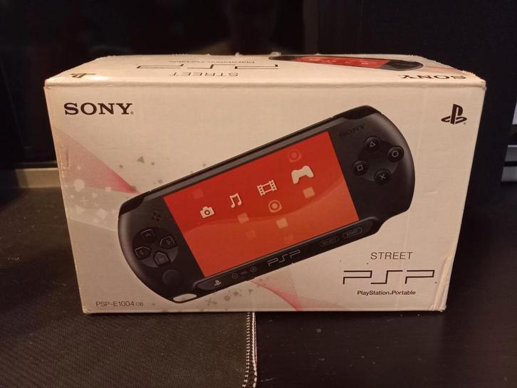 PSP - incl. kabel, spel en geheugenkaart. (PSP-E1000), Spelcomputers en Games, Spelcomputers | Sony PSP, Zo goed als nieuw, PSP