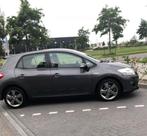 Toyota Auris 1.8 Full Hybrid 136PK 5D CVT 2012 Grijs, Auto's, 65 €/maand, Zwart, 4 cilinders, Leder en Stof