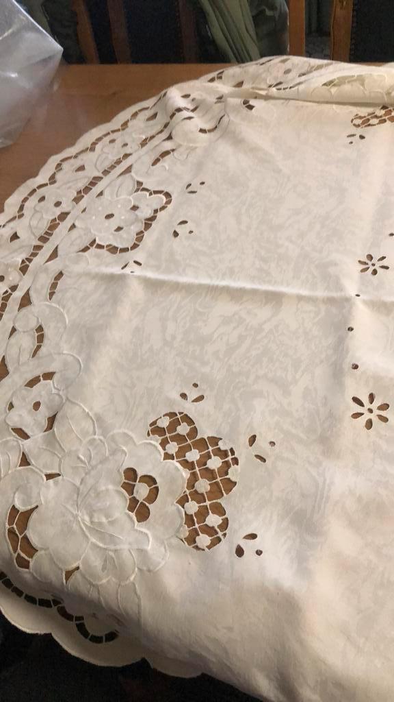 Gebroken Wit groot Tafelkleed met Bloemmotief, Huis en Inrichting, Tafelkleden, Zo goed als nieuw, Rechthoek, Binnen, Ophalen