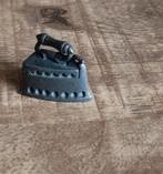 OUDERWETS STRIJKIJZER VOOR POPPENHUIS 1:12, Ophalen of Verzenden, Zo goed als nieuw, Poppenhuis