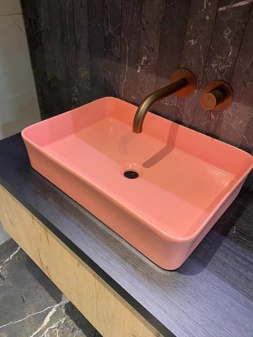 Waskom roze beschikbaar voor biedingen