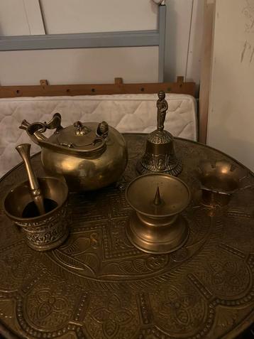 Paar losse stukken tin (?) beschikbaar voor biedingen