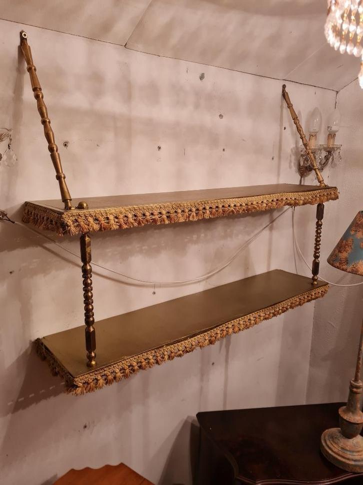 Vintage houten boekenplank met koperen steunen, Huis en Inrichting, Woonaccessoires | Wandplanken en Boekenplanken, Zo goed als nieuw