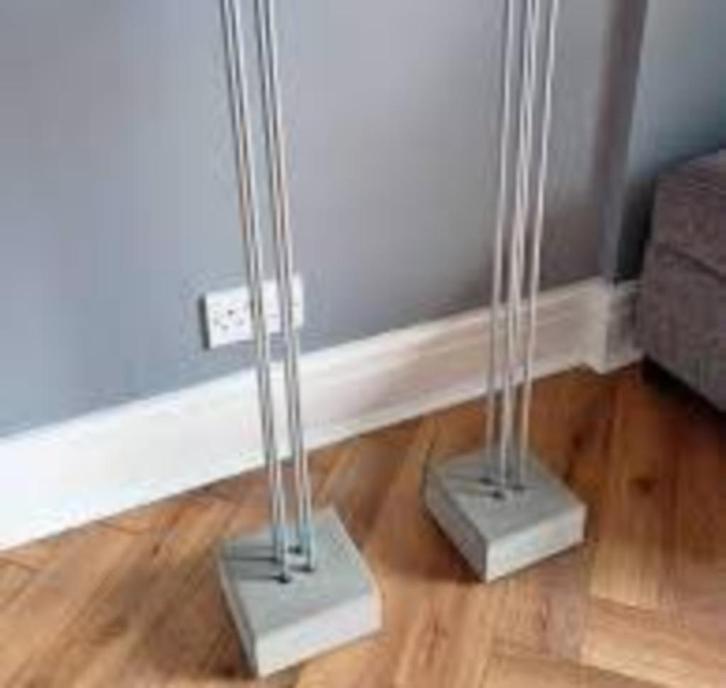 IKEA Jutis surround luidspreker standaard 2x, Audio, Tv en Foto, Luidsprekers, Nieuw, Front, Rear of Stereo speakers, Minder dan 60 watt