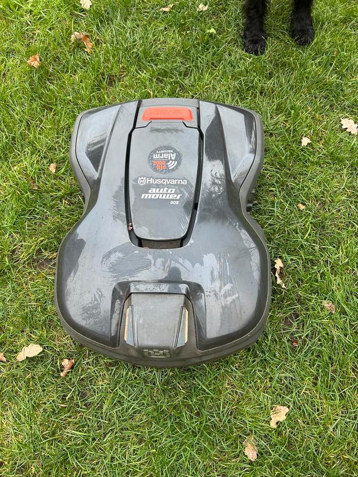 Husqvarna Automower 305 - Robotmaaier, Tuin en Terras, Robotmaaiers, Gebruikt, 20 tot 25 cm, Met regensensor, Ophalen