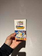 Surging Sparks Boosterbox (18packs), Hobby en Vrije tijd, Verzamelkaartspellen | Pokémon, Ophalen of Verzenden, Zo goed als nieuw