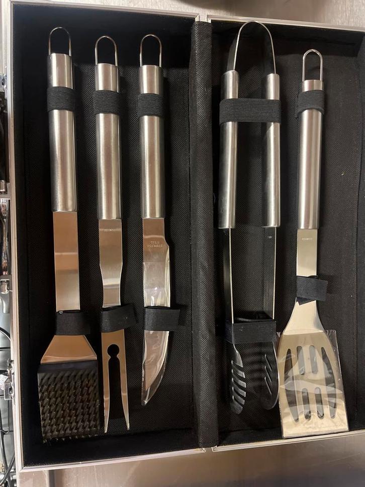 BBQ Set Nieuw in Koffer (met plekjes), Tuin en Terras, Barbecue-accessoires, Nieuw, Ophalen of Verzenden