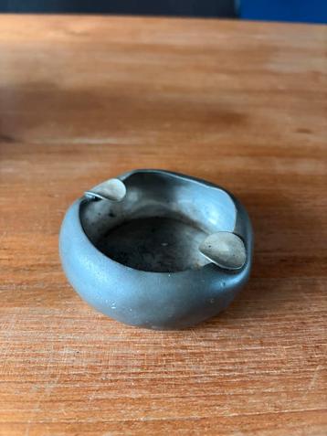 Vintage Tinnen Asbakje beschikbaar voor biedingen