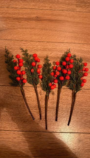 Realistische nep dennentakken met rode bessen kerst, Huis en Inrichting, Woonaccessoires | Kunstplanten en Kunstbloemen, Nieuw