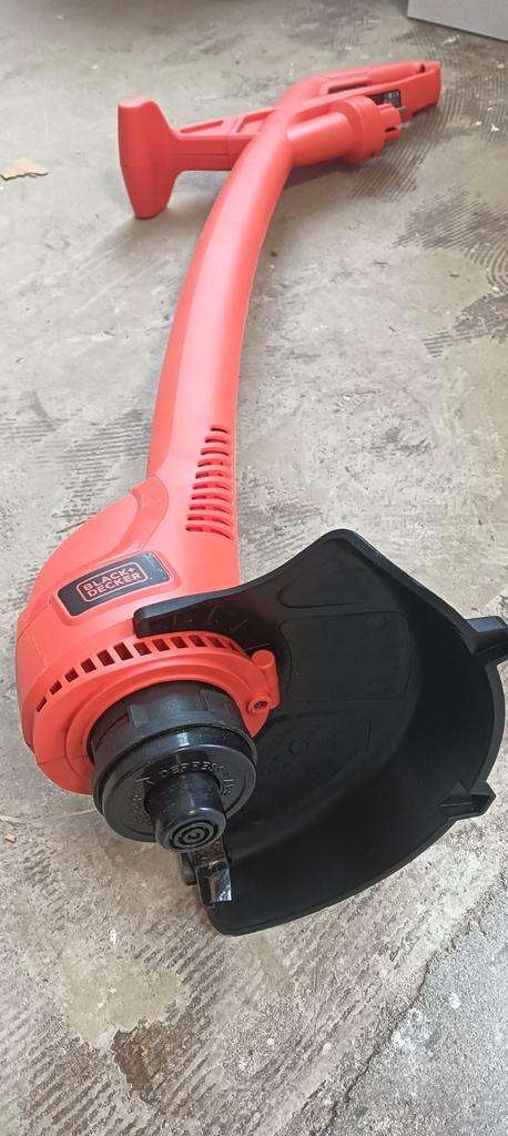 Black & Decker 300W Strimmer 25cm Incl. Spoel En Snoei Draad, Tuin en Terras, Grastrimmers, Zo goed als nieuw, Elektrisch, 10 tot 30 cm