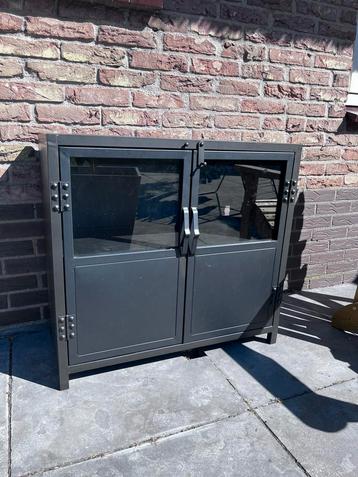 Zwart tv meubel Leen Bakker staal 