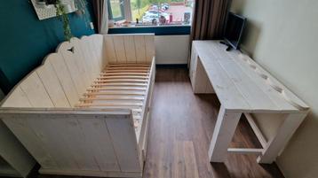WEGGEEFPRIJS- steigerhout bed en bureau compleet!!! beschikbaar voor biedingen