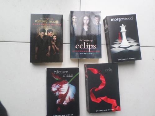 Boeken uit de TWILIGHT SERIE STEPHENIE MEYER, Boeken, Kinderboeken | Jeugd | 13 jaar en ouder, Gelezen, Fictie, Ophalen of Verzenden