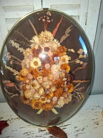Vintage bolglas lijst met droogboeket,lijst met droogbloemen beschikbaar voor biedingen
