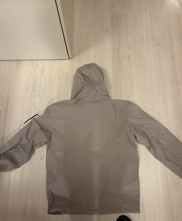 Jas beschikbaar voor biedingen