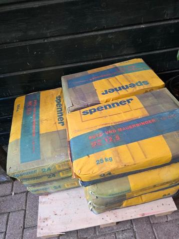 11 zakken spenner (metselcement) beschikbaar voor biedingen