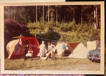 Kamperen in 1961: Familie op vakantie beschikbaar voor biedingen