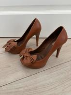 Tan kleurige peep to pumps met strik Zara maat 37, Pumps, Overige kleuren, Ophalen of Verzenden, Zo goed als nieuw