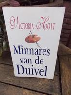 Minnares van de duivel - Victoria Holt - boek, Boeken, Romans, Ophalen of Verzenden, Gelezen, Nederland