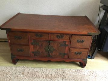 Koreaanse vintage lage brede kast met veel laden beschikbaar voor biedingen