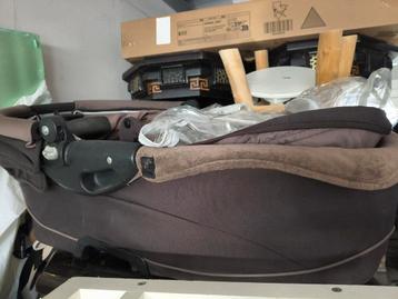 Bruine reiswieg beschikbaar voor biedingen