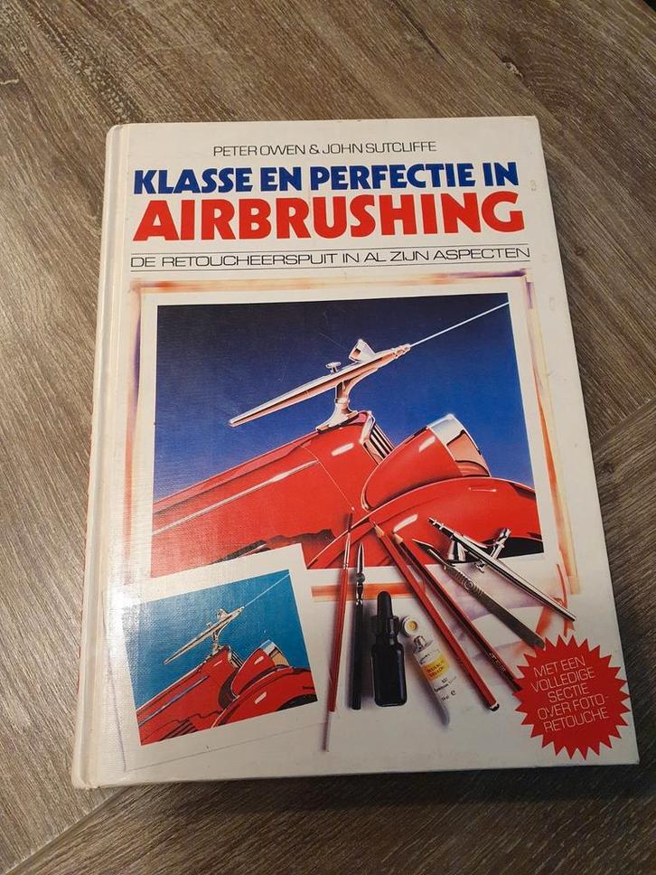 Klasse en perfectie in Airbrushing-Peter Owen, John Sutcliff, Boeken, Techniek, Zo goed als nieuw, Overige onderwerpen, Ophalen of Verzenden
