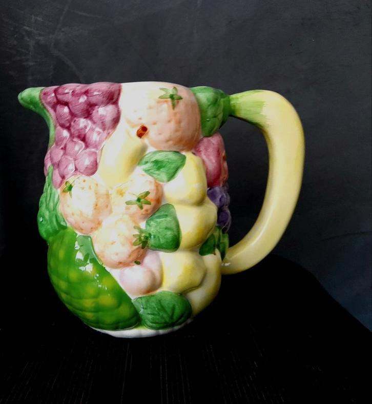 Vintage ruime nieuwe Majolica kan fruitmotief banaanhandvat, Antiek en Kunst, Curiosa en Brocante, Ophalen of Verzenden