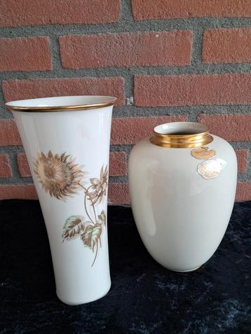 Prachtige creme porseleinen vazen met mooie details.  beschikbaar voor biedingen