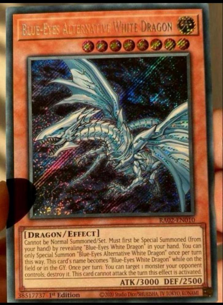 Yu-Gi-Oh! Blue Eyes Alternative White Dragon RA02 1st !, Hobby en Vrije tijd, Verzamelkaartspellen | Yu-gi-Oh!, Zo goed als nieuw
