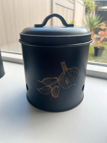 Zwarte Knoflook Opbergbus - 14x13 cm beschikbaar voor biedingen