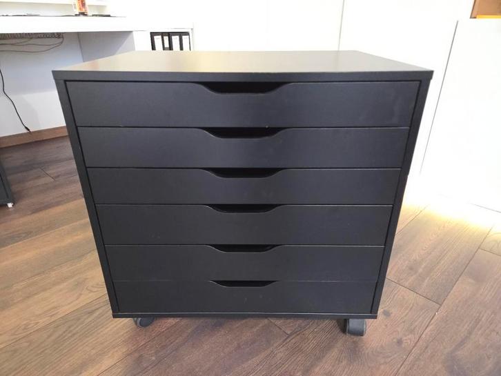 IKEA Zwarte ladekast met 5 laden, Huis en Inrichting, Kasten | Ladekasten, Zo goed als nieuw, 100 tot 150 cm, Minder dan 50 cm