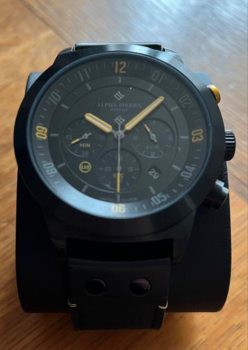 Alpha Sierra Defcon LGM32YL, Sieraden, Tassen en Uiterlijk, Horloges | Heren, Zo goed als nieuw, Polshorloge, Overige merken, Staal
