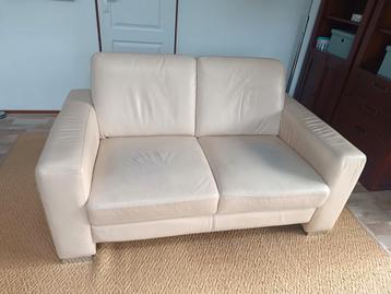 Lederen Tweezitsbank - Zo Goed Als Nieuw! beschikbaar voor biedingen