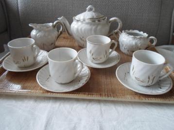 Porseleinen oud kinderserviesje. Jaren '30. beschikbaar voor biedingen