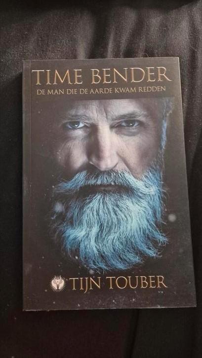 Tijn Touber - Time Bender, Boeken, Literatuur, Zo goed als nieuw, Nederland, Ophalen of Verzenden