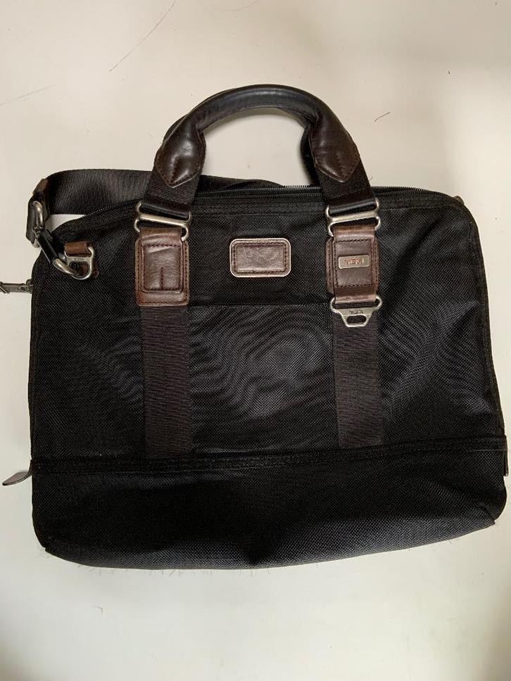 Laptop Tas Tumi, Computers en Software, Laptoptassen, Gebruikt, Schoudertas, 16 inch, Ophalen