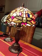 Grote/fraaie Tiffanylamp met Handwerk kap zware Metalen Voet, Nieuw, Ophalen of Verzenden, Glas, Minder dan 50 cm