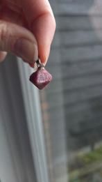 Spinel Hanger - Ruwe Edelsteen, Overige voorstellingen, Ophalen of Verzenden, Steen of Mineraal, Met edelsteen