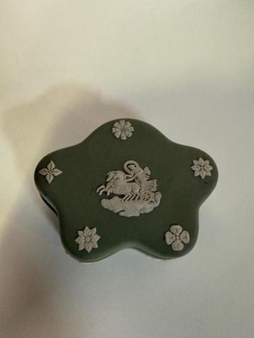 WEDGWOOD Jasperware salie groene snuisterijdoosje beschikbaar voor biedingen